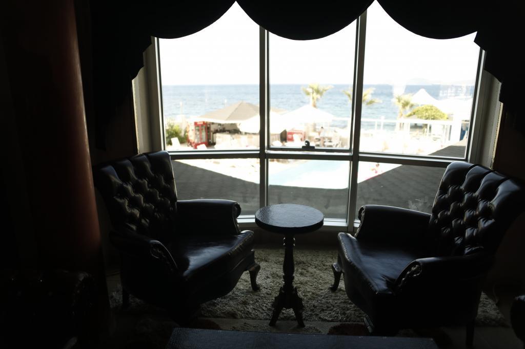 Club Rose Bay Hotel — 2
