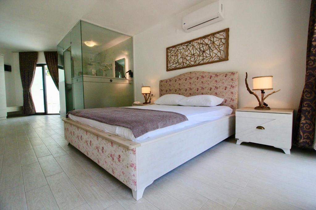 Z Exclusive Hotel and Villa — 9