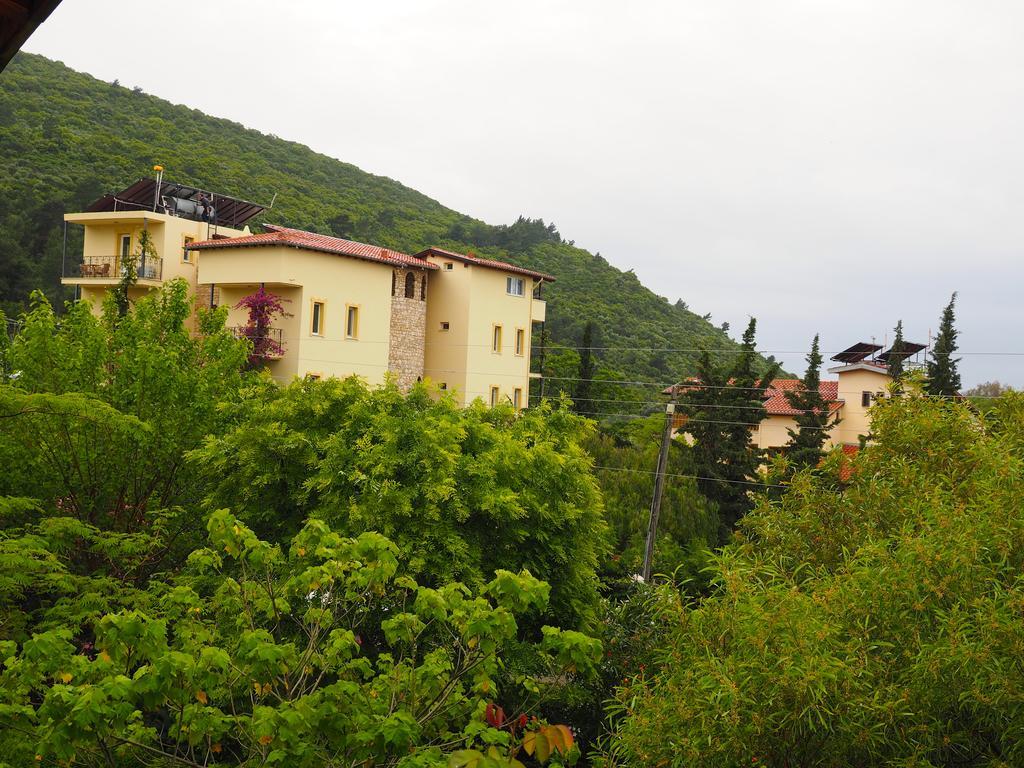 Emel Pension — 6