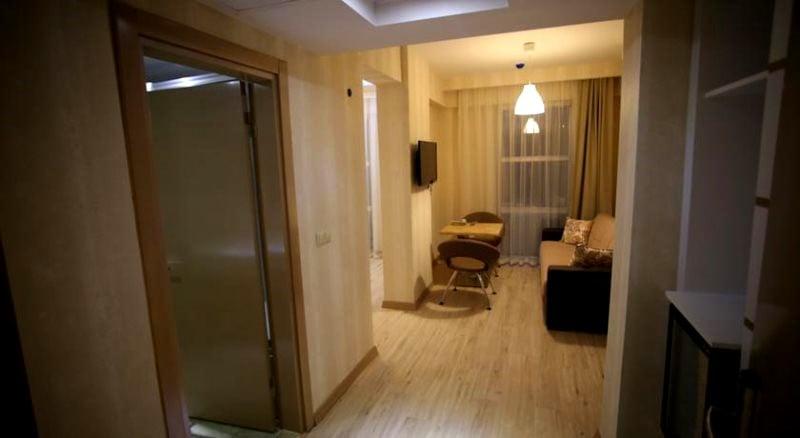 Bal Hotel — 8