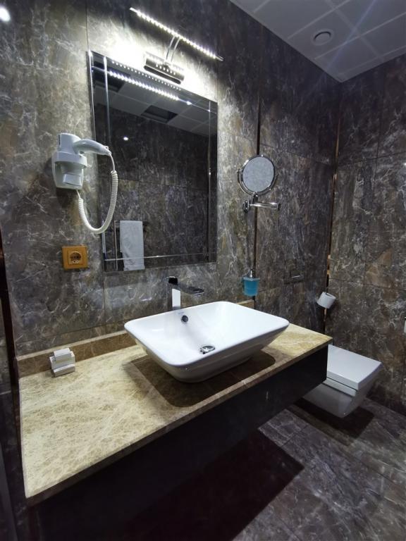 Perapolis Hotel — 10