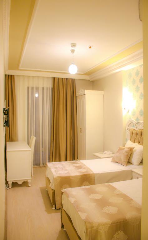 Deluxe Newport Hotel — 10