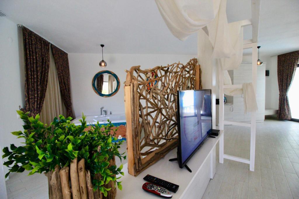 Z Exclusive Hotel and Villa — 5