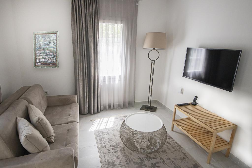 Flag Suites (+12 ) — 10