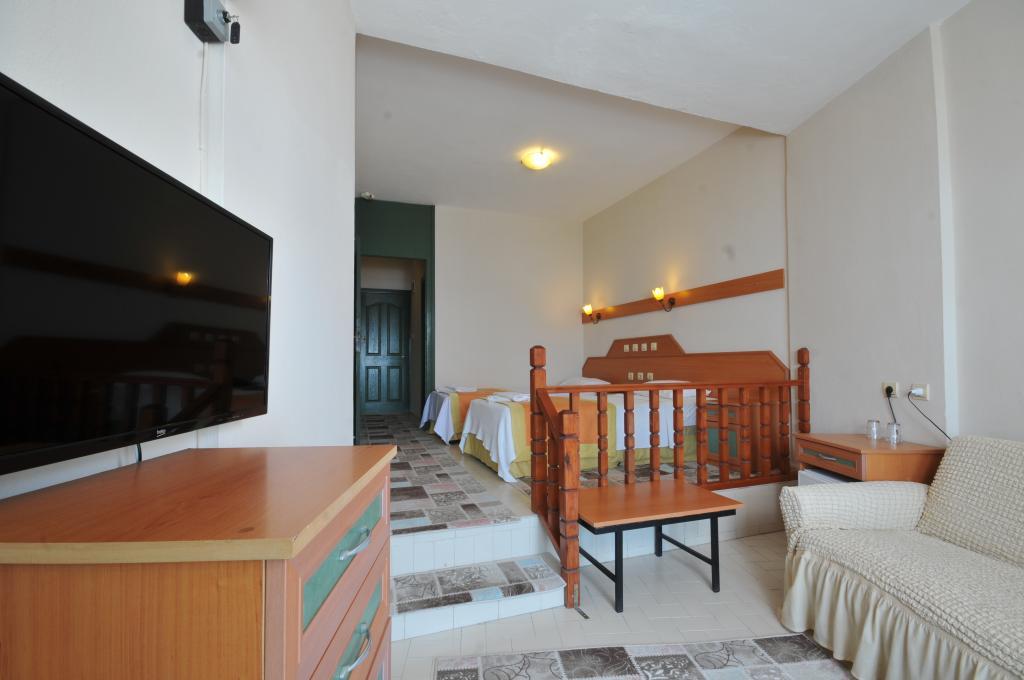 Amos Otel — 2