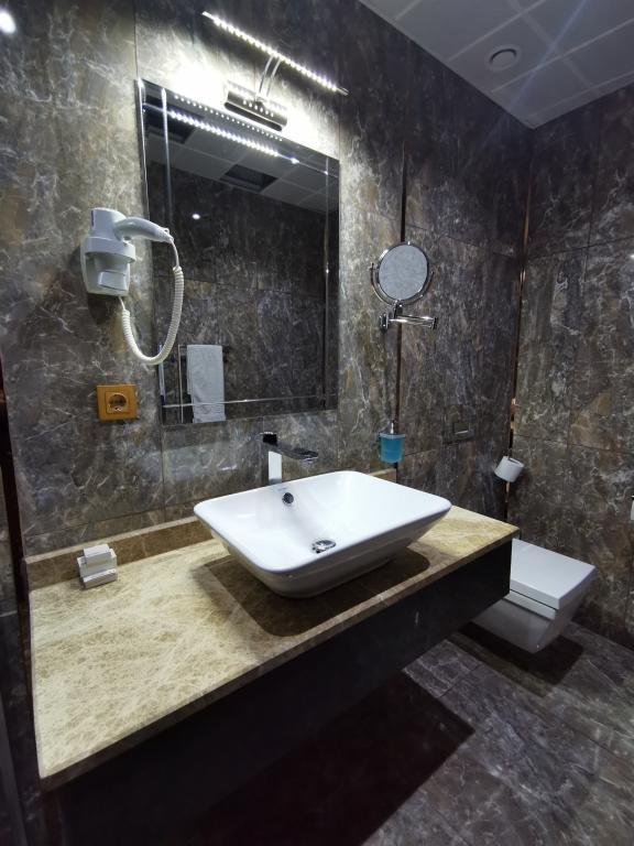 Perapolis Hotel — 9