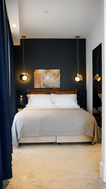 Maroon Hotel Tomtom — 6