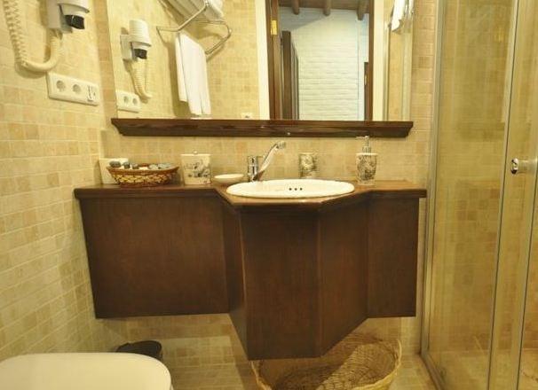 El Vino Hotel & Suites — 10