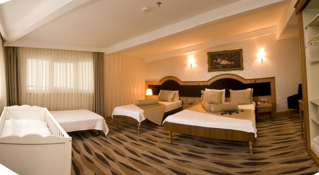 Aprilis Hotel — 4