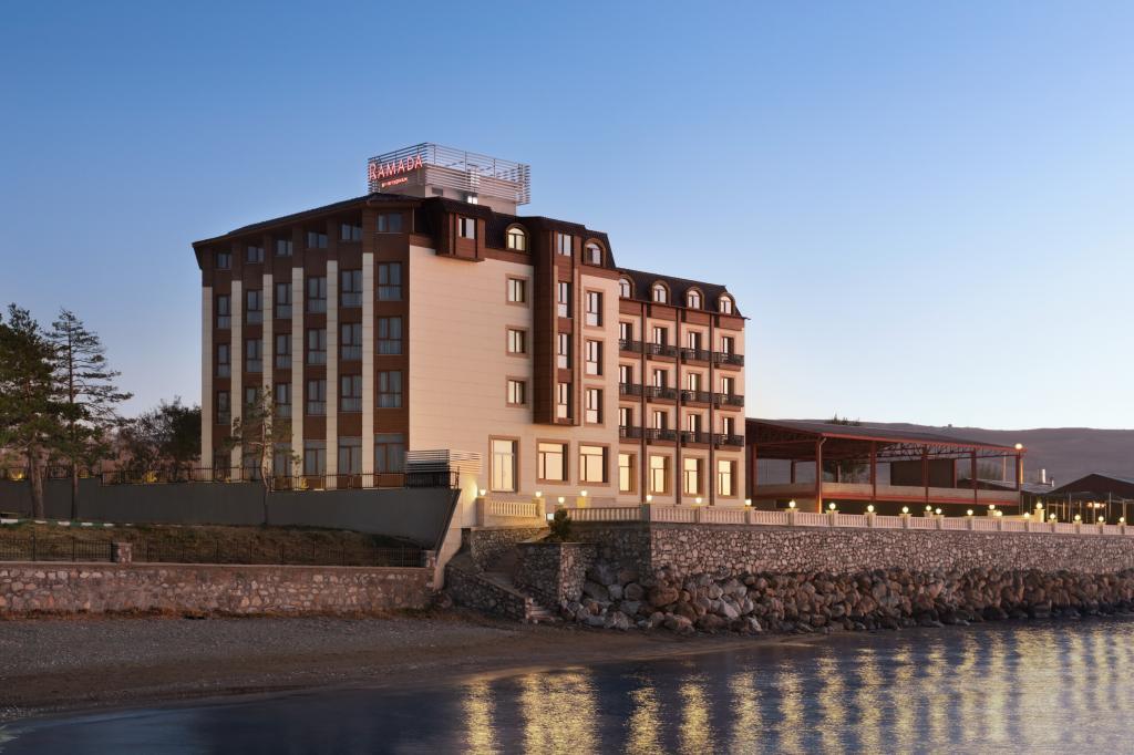 Ramada By Wyndham Van — 2