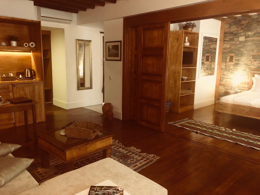 El Vino Hotel & Suites — 9