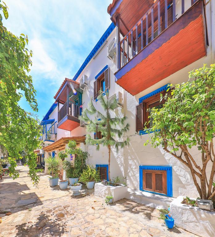 Zinbad Hotel
