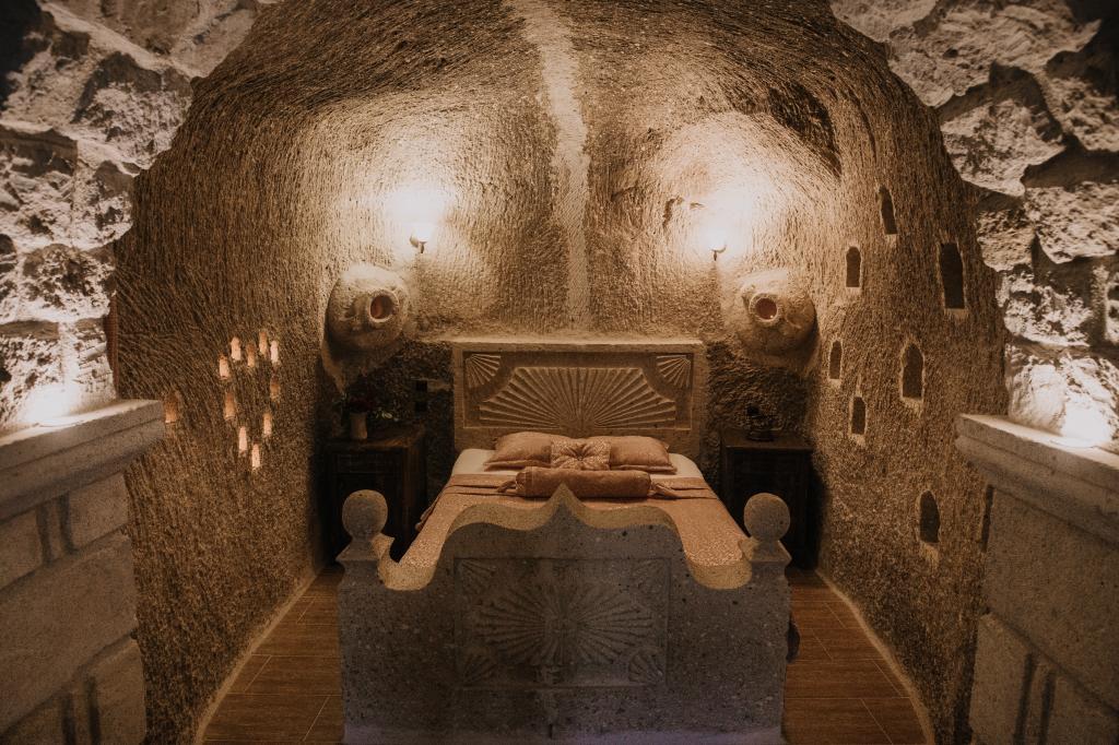 Holiday Cave Hotel — 8