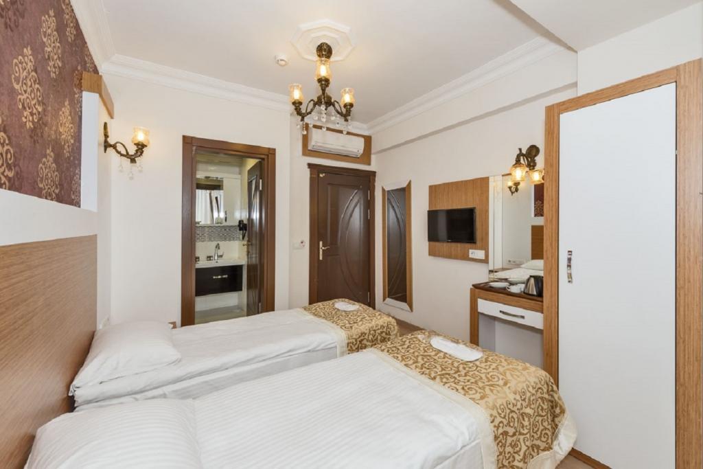 Raimond Hotel — 8