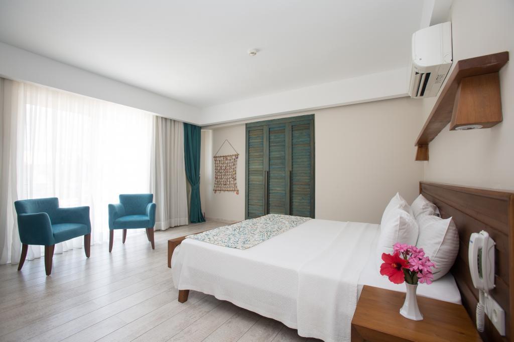 Dedeminn Marina Hotel — 4