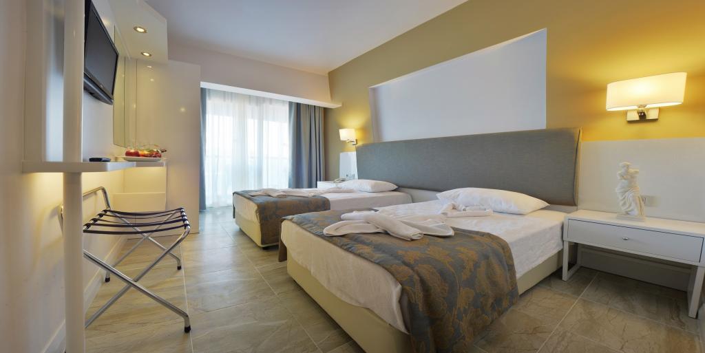 Maris Beach Hotel — 5