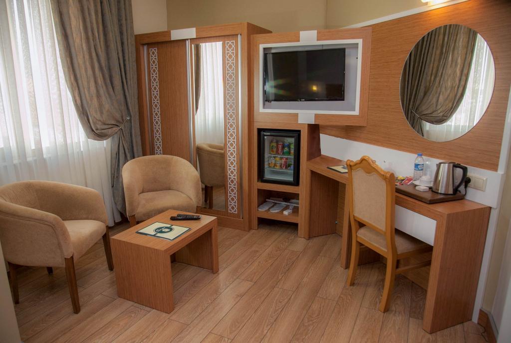 Met Gold Hotel — 2