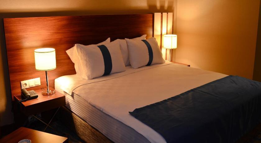 Norton Hotel — 9