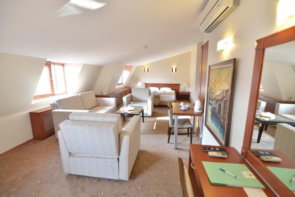 Golden Siyav Hotel — 6