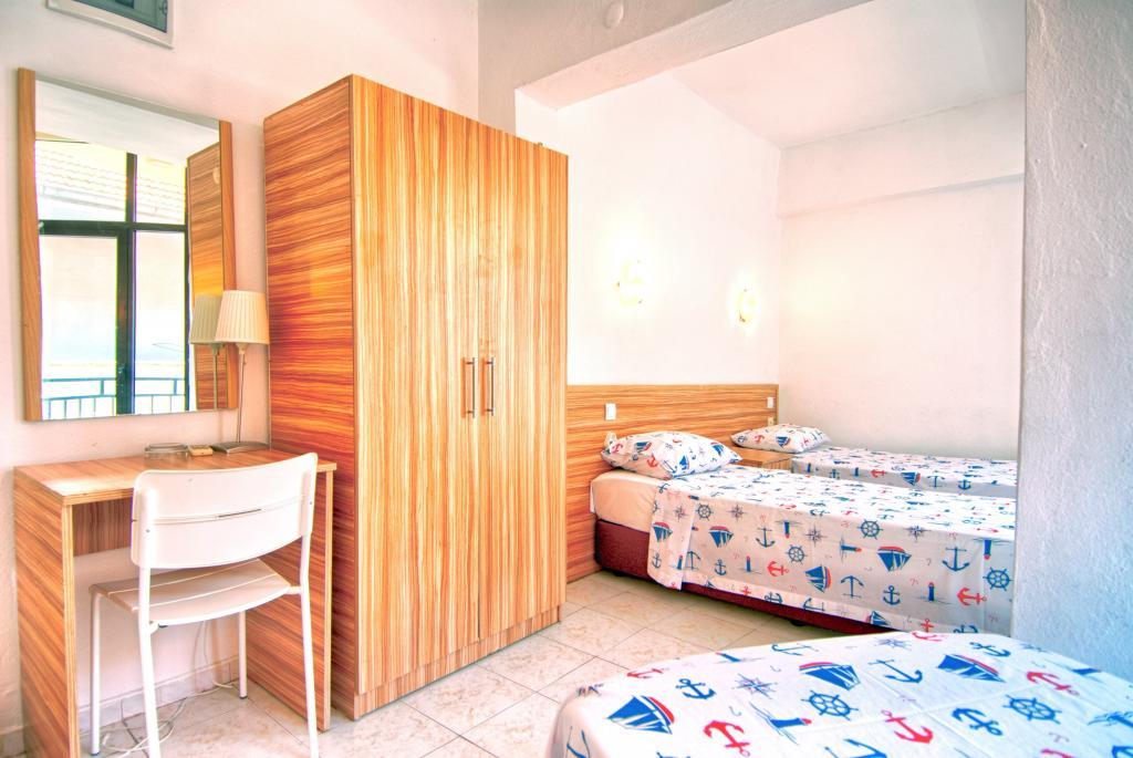 Status Hotel — 10