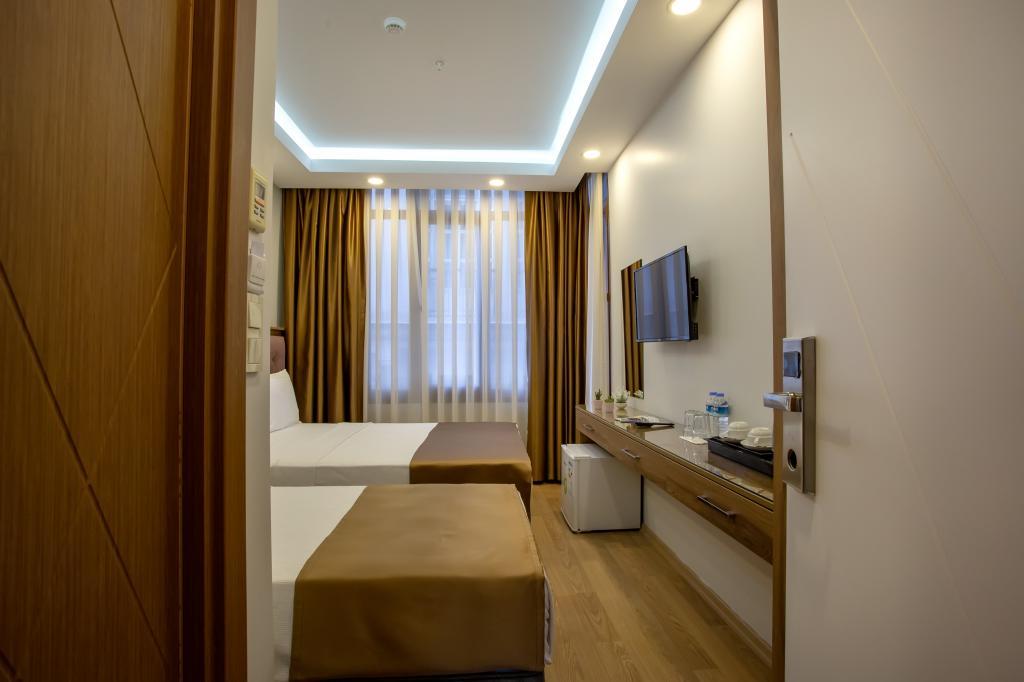 West Palace Hotel — 4