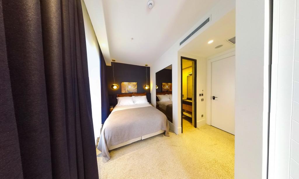 Maroon Hotel Tomtom — 10