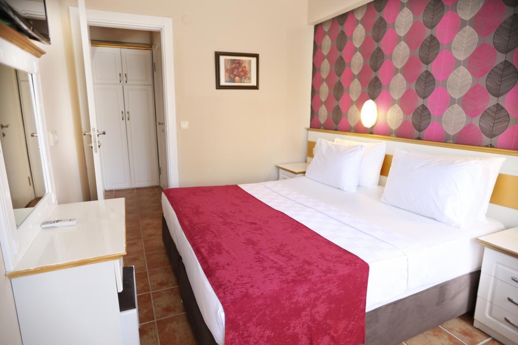 Comet Deluxe Suit Hotel — 8