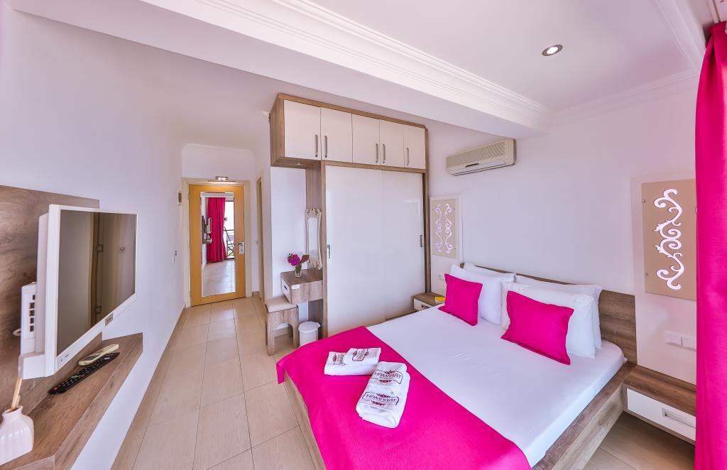 Hamarat Otel (+15) — 2