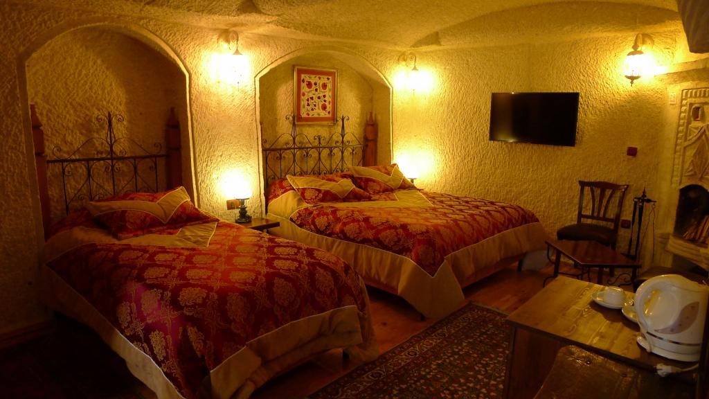 Travellers Cave Hotel — 4
