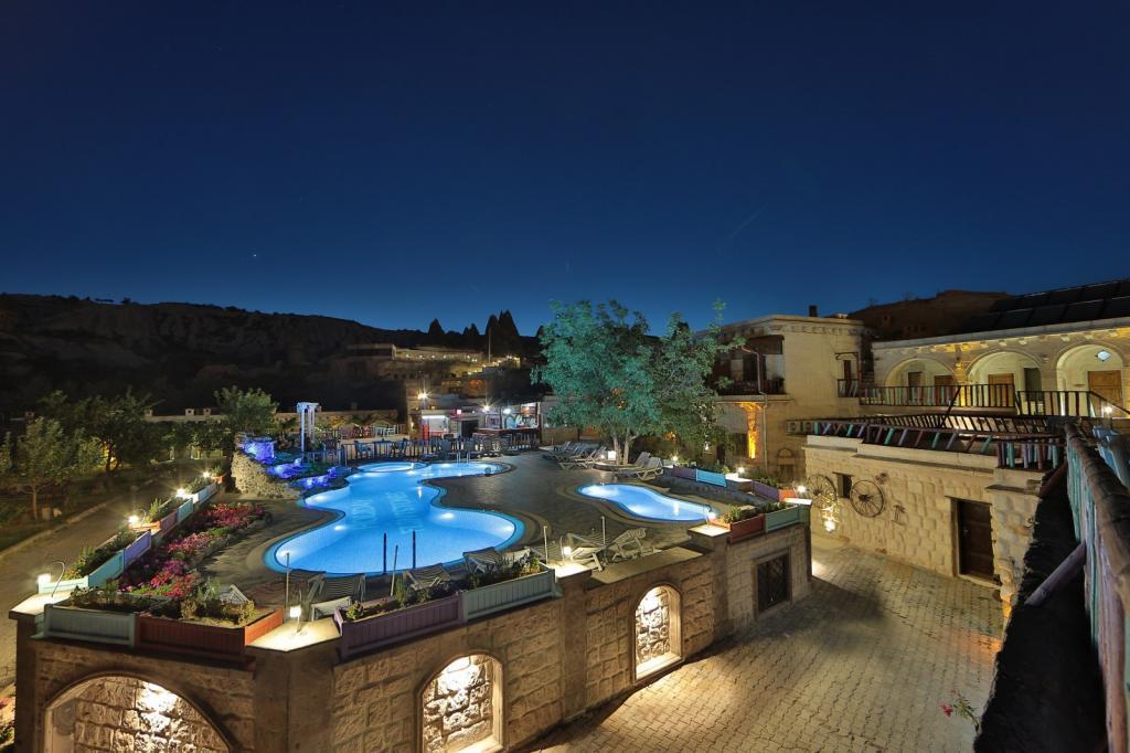 Holiday Cave Hotel — 6