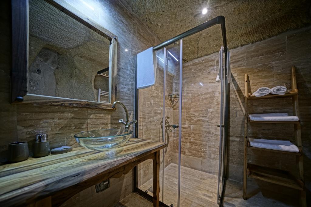 Vigneron Cave Hotel — 9
