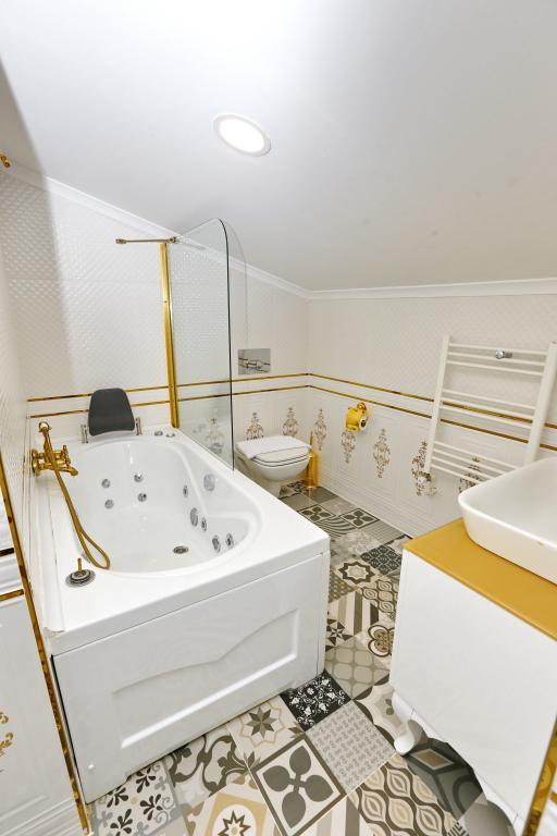 Diamond Royal Hotel — 10