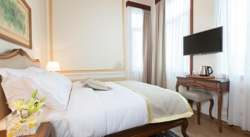 Hotel Pera Parma — 8