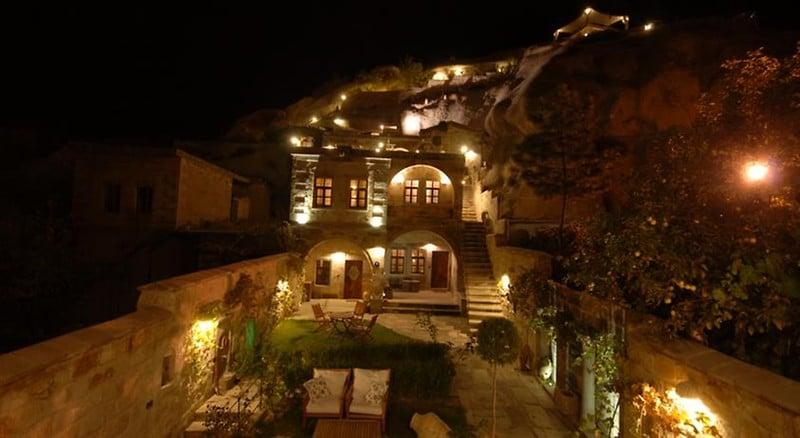 Travellers Cave Hotel