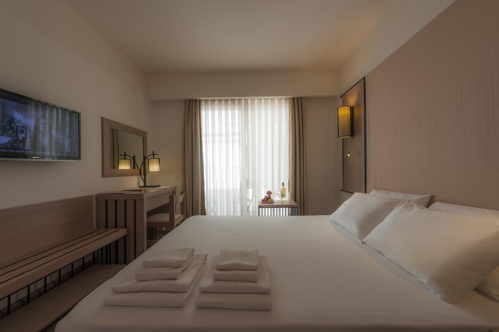 LIV Hotel by Bellazure — 7