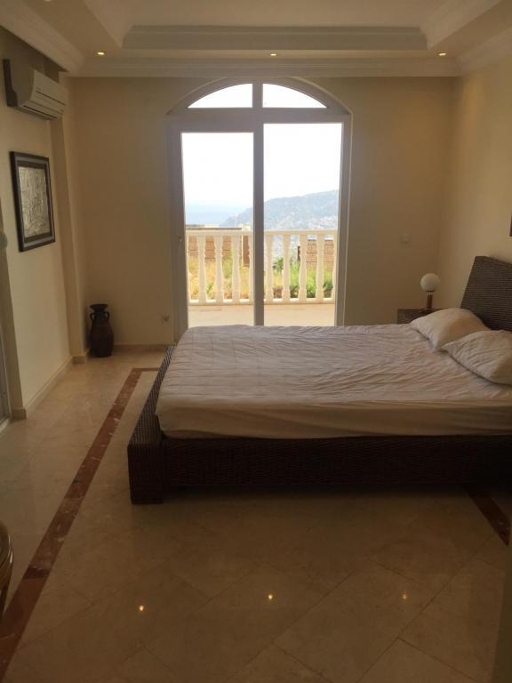 Villa Royal — 4