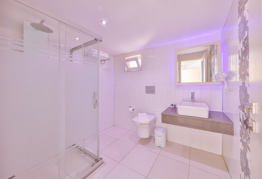 Hamarat Otel (+15) — 8
