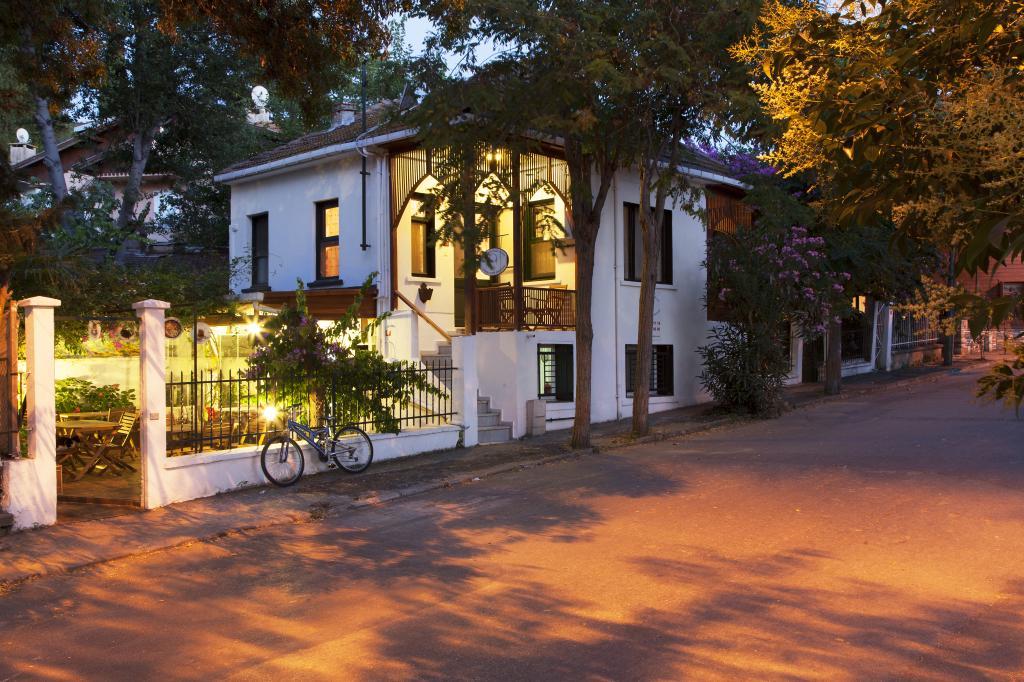 Orhan Kutbay'ın Evi — 1
