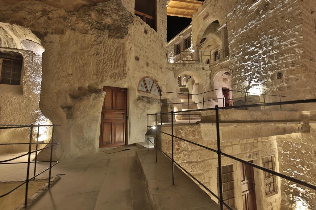 Taru Cave Suites — 10