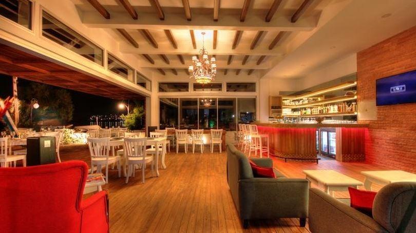 Megg's Otel Beach Restaurant — 4