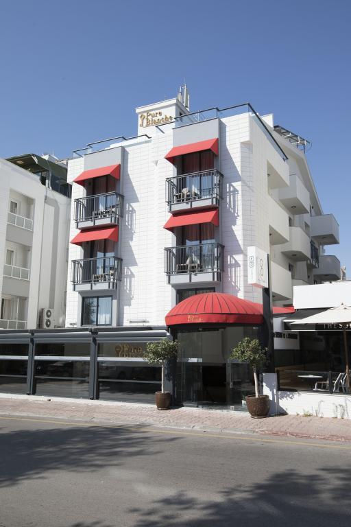 Pure Blanche Hotel — 9