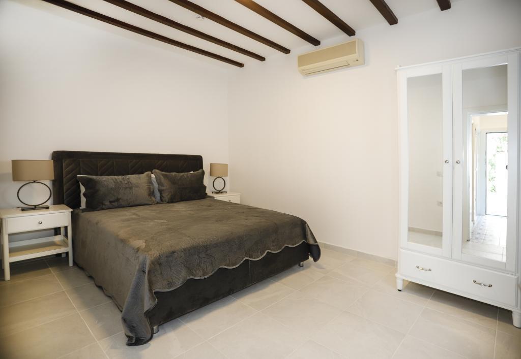 Flag Suites (+12 ) — 4