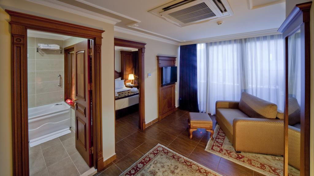 GLK PREMIER The Home Suites & SPA — 9