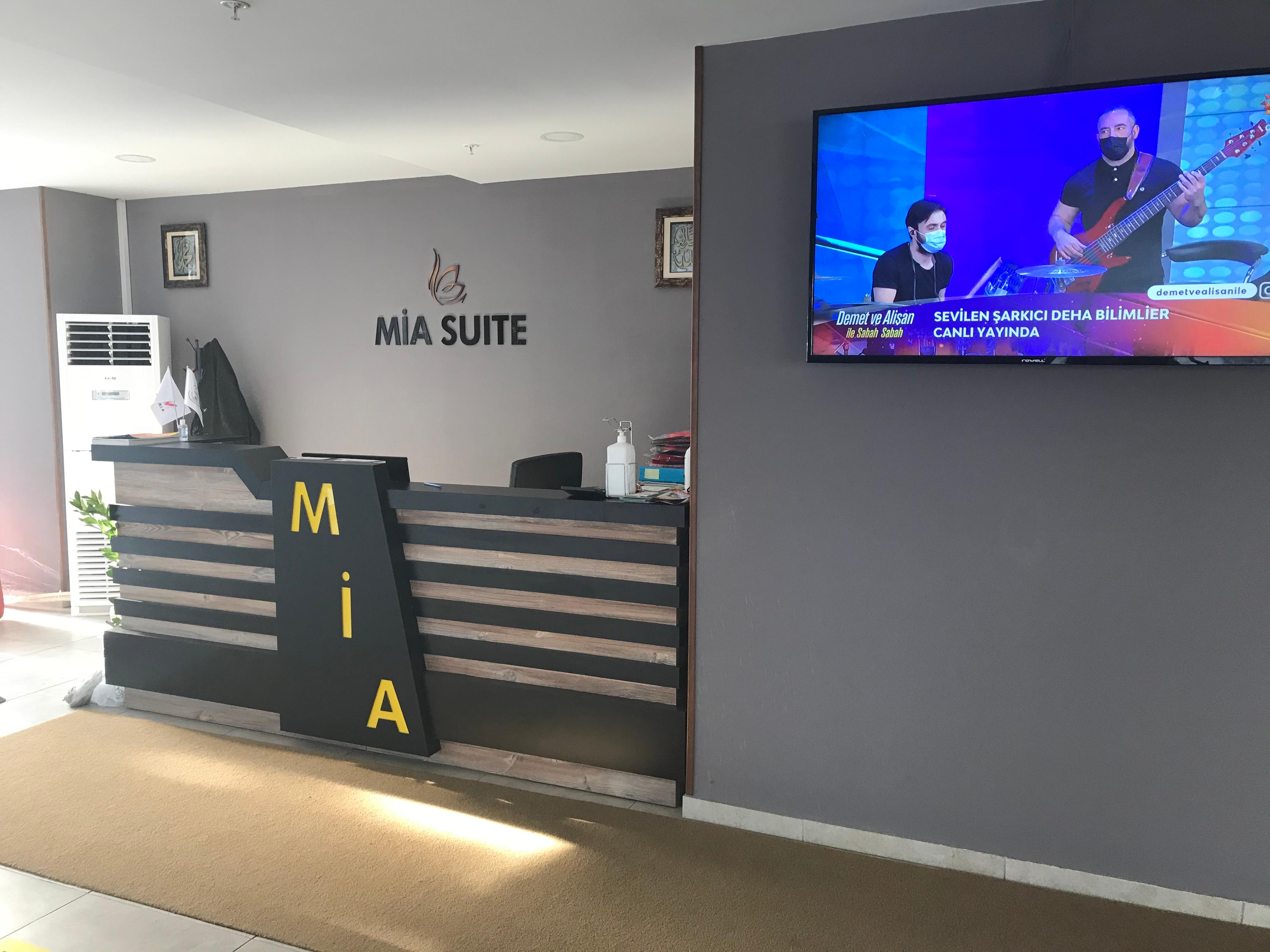 Mia Suite — 1