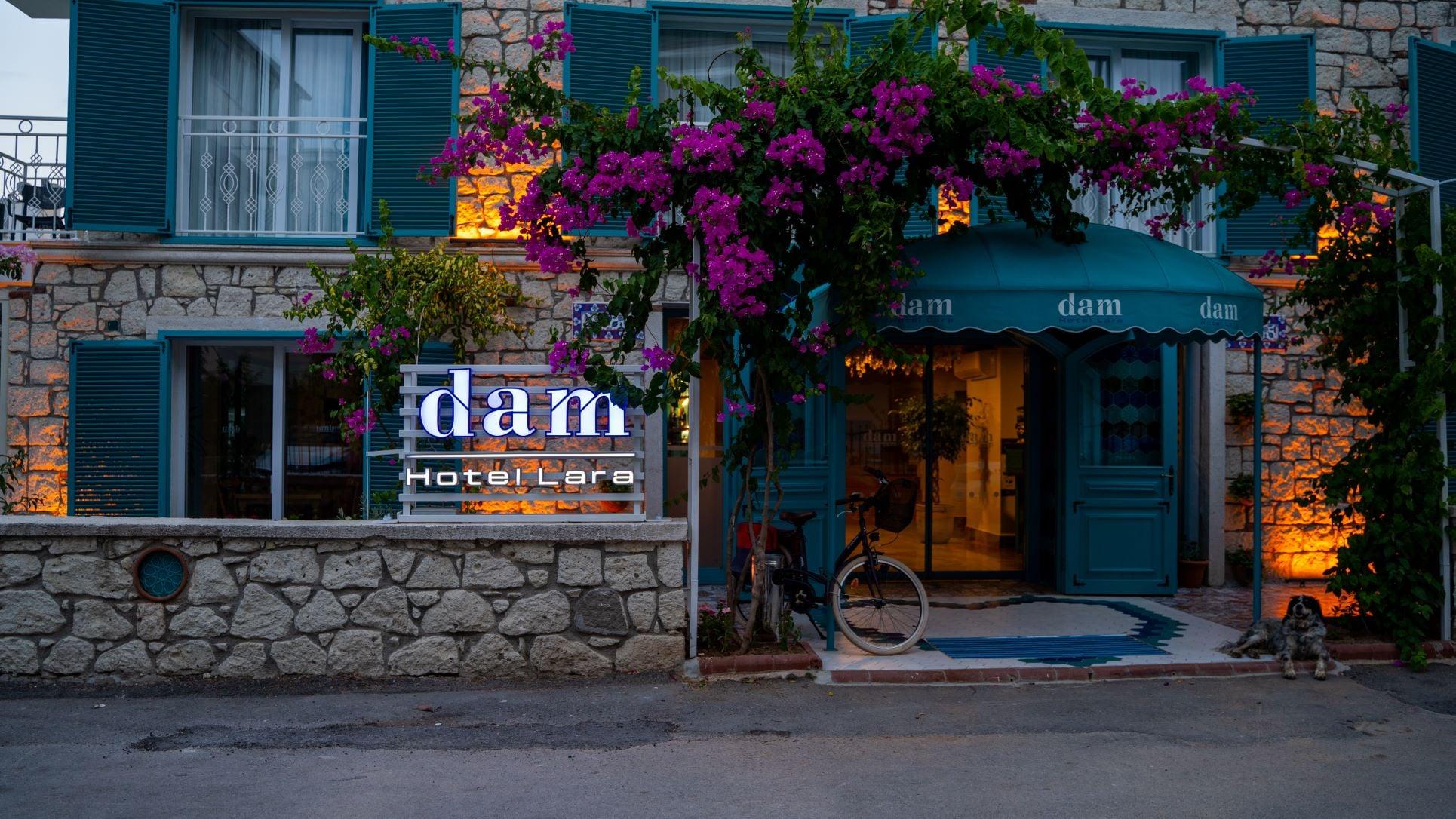 Dam Hotel Lara — 2