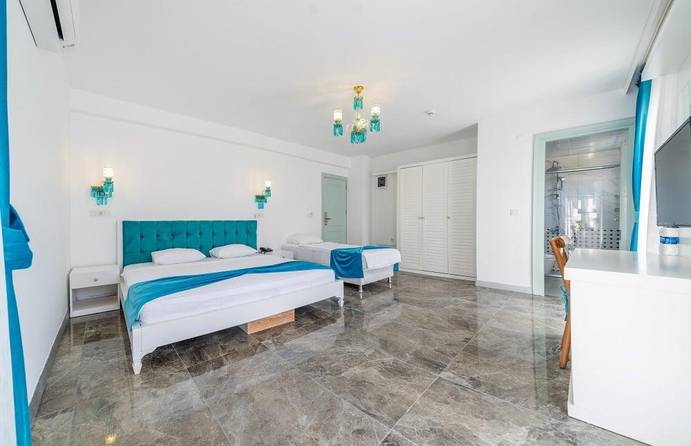 Dam Hotel Lara — 8