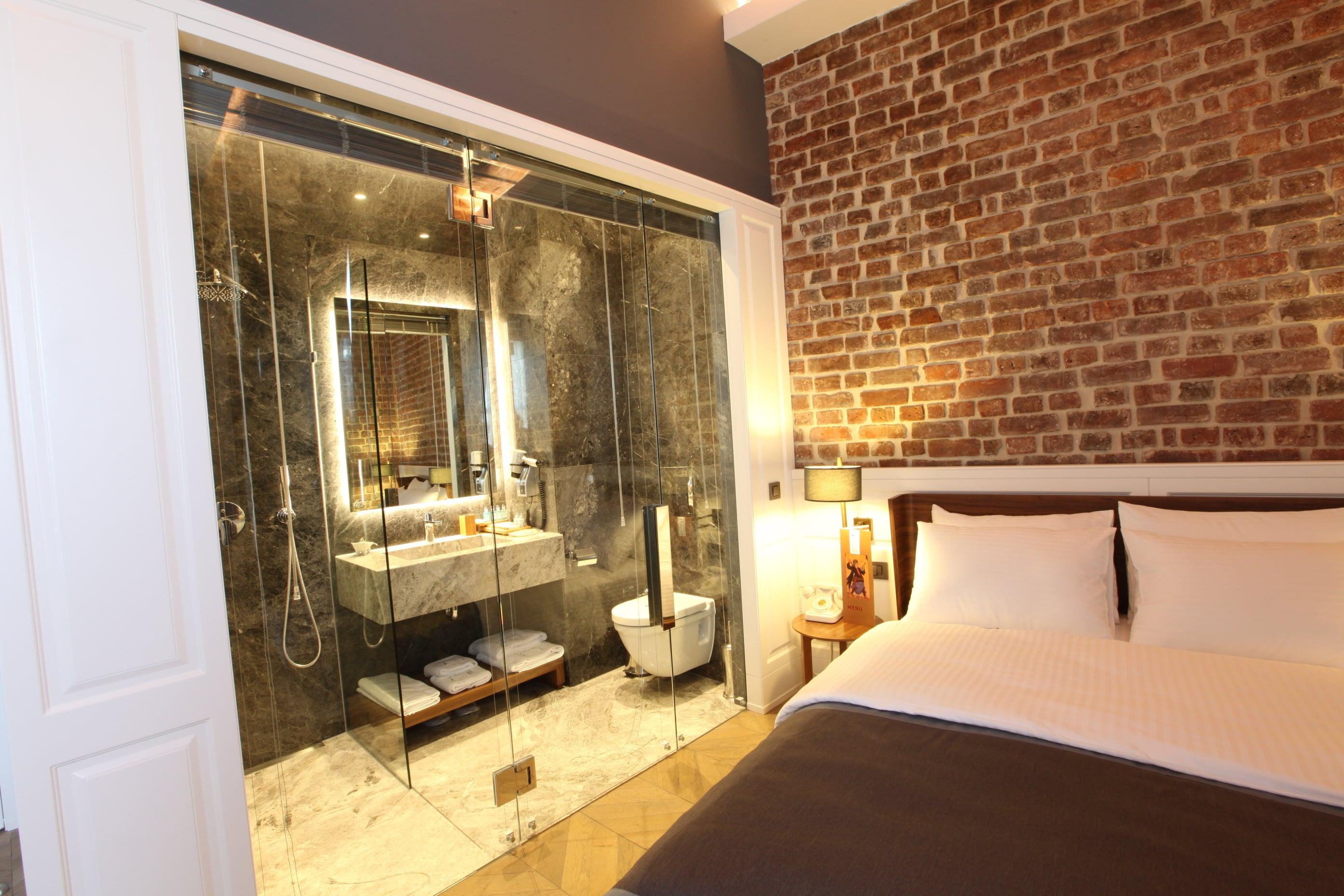 Hotel Miniature — 7