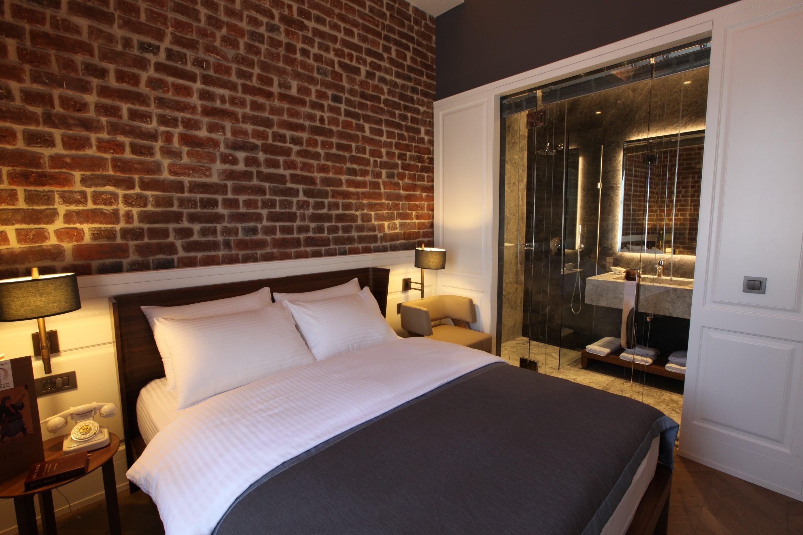 Hotel Miniature — 6