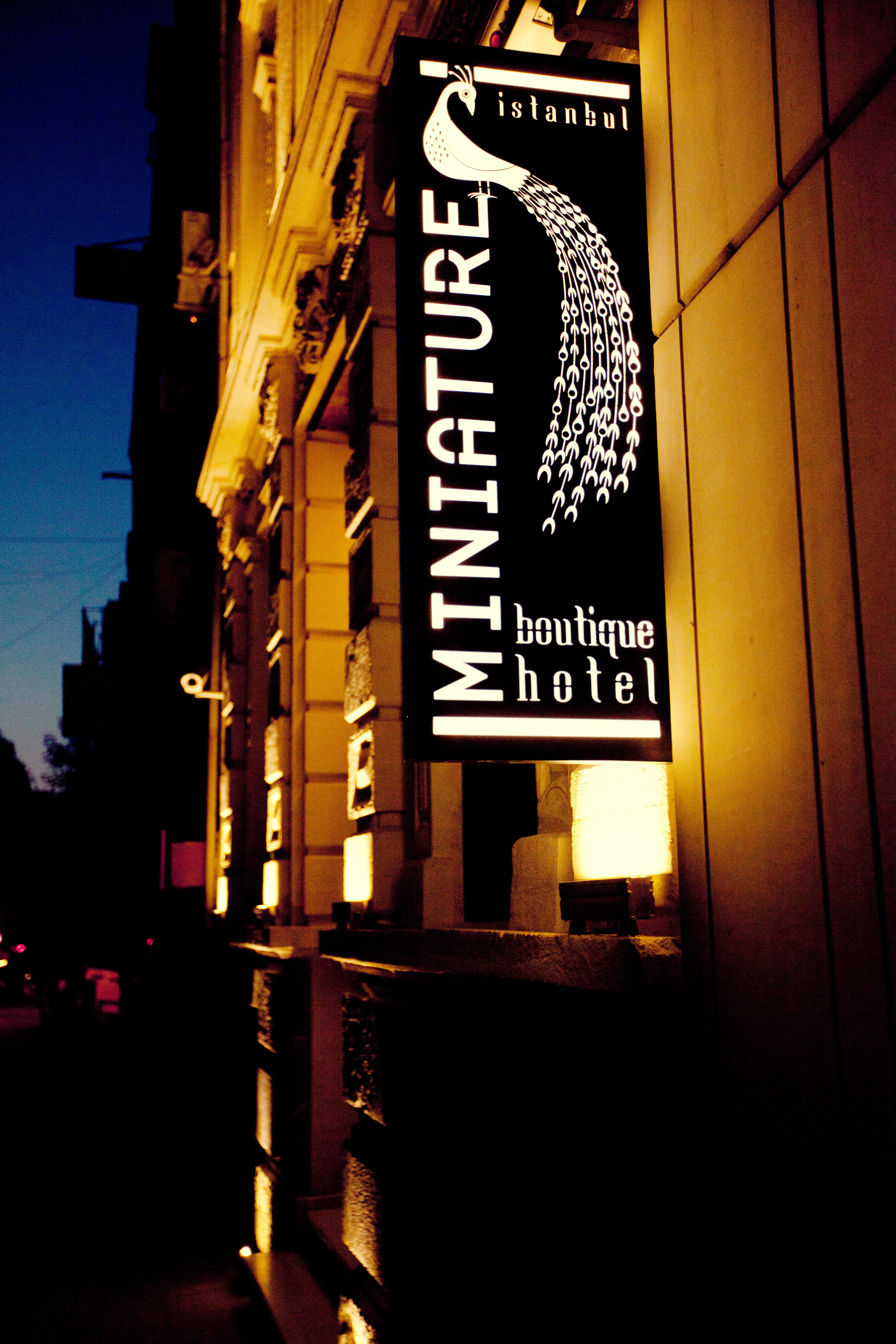 Hotel Miniature — 10