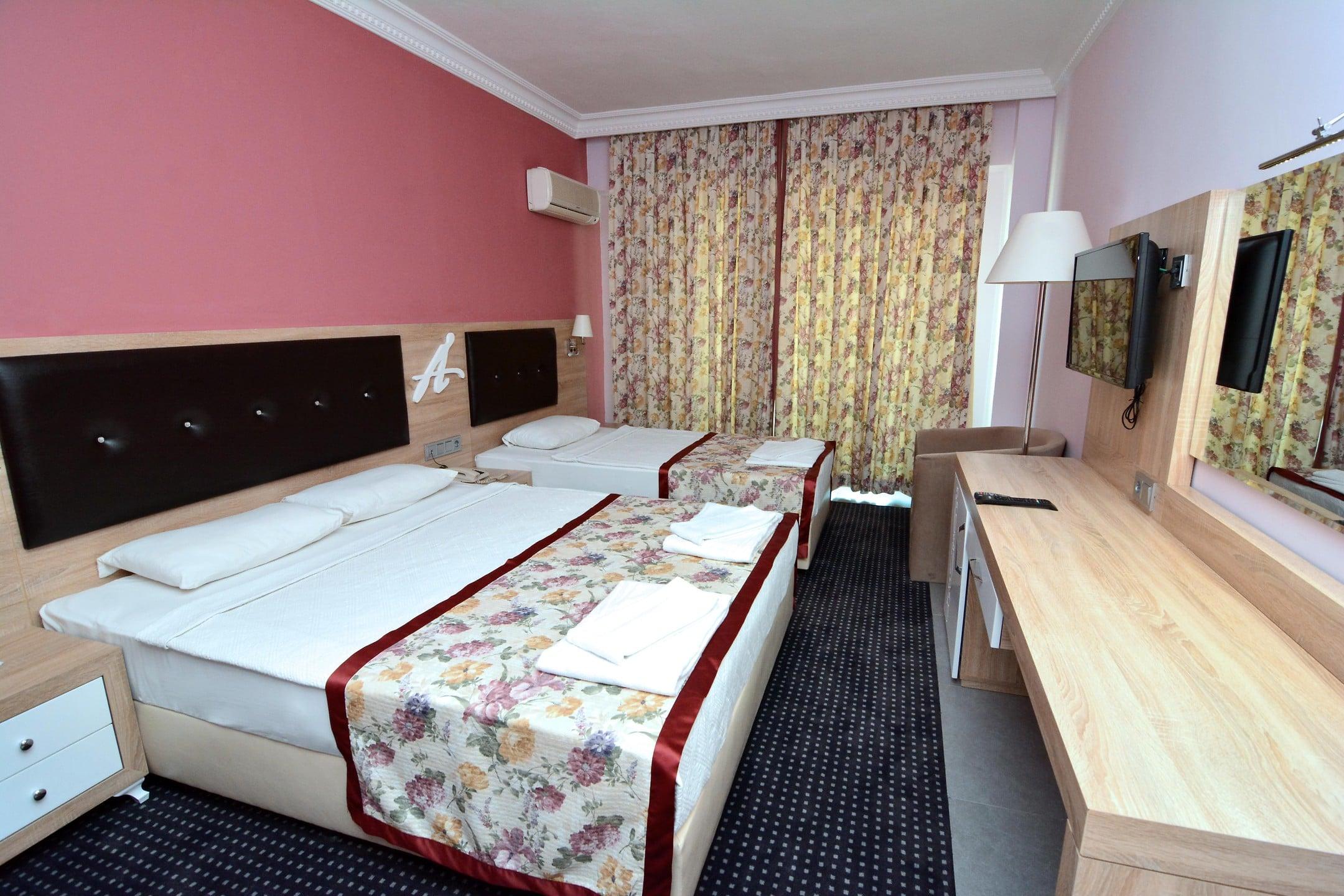Ananas Hotel — 2